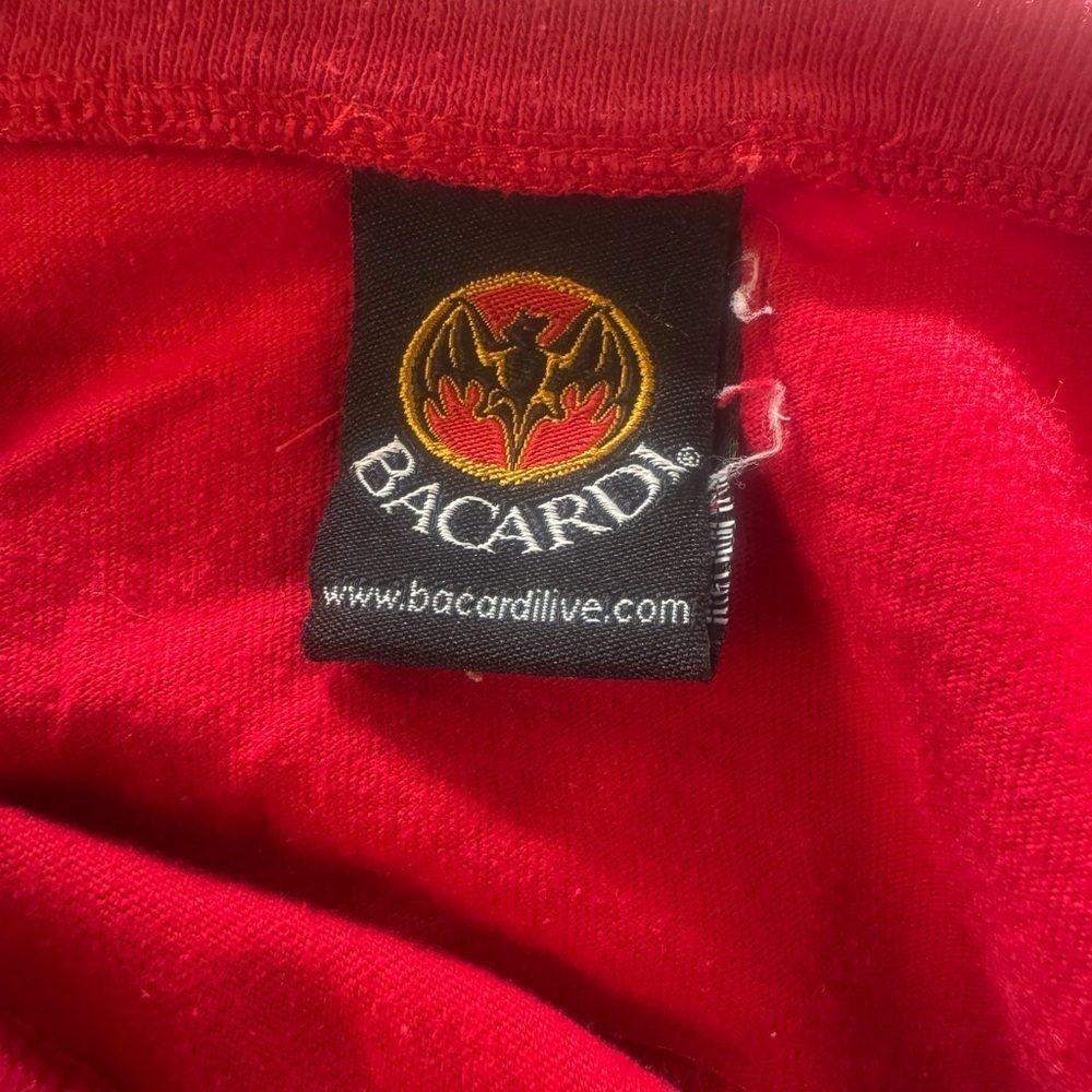 Bacardi Long Sleeve T-Shirt Men’s Large Red White Bat Logo Graphic Tee - Picture 4 of 4
